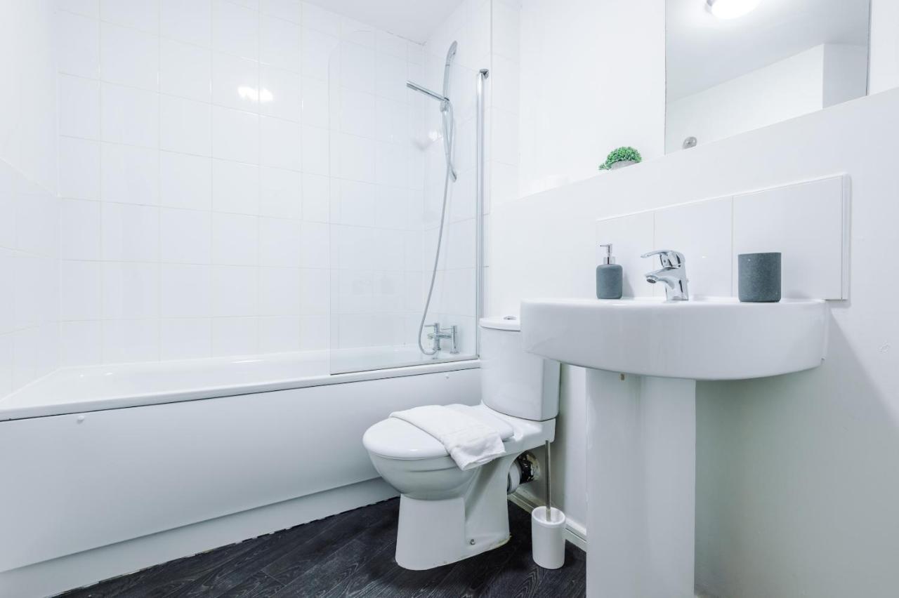 2 Bed Apartment With Balcony Private Parking Near Etihad Stadium, Coop Live マンチェスター エクステリア 写真